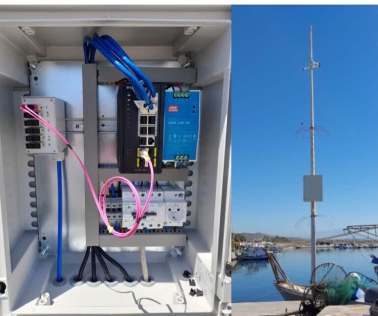 Cuadro de comunicaciones con switch y protecciones, junto al puerto